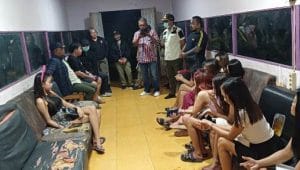 Anggota Satpol PP Kabupaten Manggarai Barat melakukan patroli malam menjelang pemilu 2024. Foto HO- Kominfo Manggarai Barat.