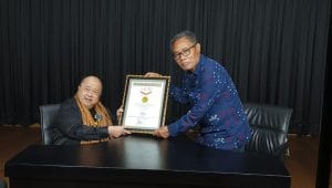 Organisasi pers Serikat Media Siber Indonesia (SMSI), Kamis sore (21/3/2024) mendapat Penghargaan Museum Rekor Dunia Indonesia (MURI)di Auditorium Ki Narto Sabdo, Gedung Jaya Suprana Institute (JSI), Jalan Gading Kirana Timur, Jakarta Utara.