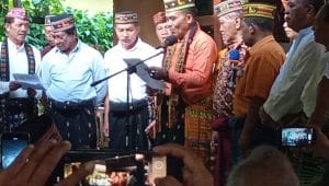 Deklarasi Relawan Sahabat Jonas-Alo dipimpin Domi Ancis yang berlangsung di kediaman Alo Sukardan di Maulafa, Kota Kupang, Sabtu. Foto MEDIASI NTT.COM/BENY