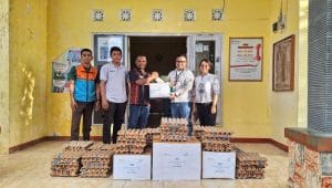 PLN IP Services – PLTD Tenau, Kupang memberikan bantuan Corporate Social Responsibility (CSR) berupa makan tambahan dalam membantu penanganan stunting di Kelurahan Penkase Oeleta, Kota Kupang.