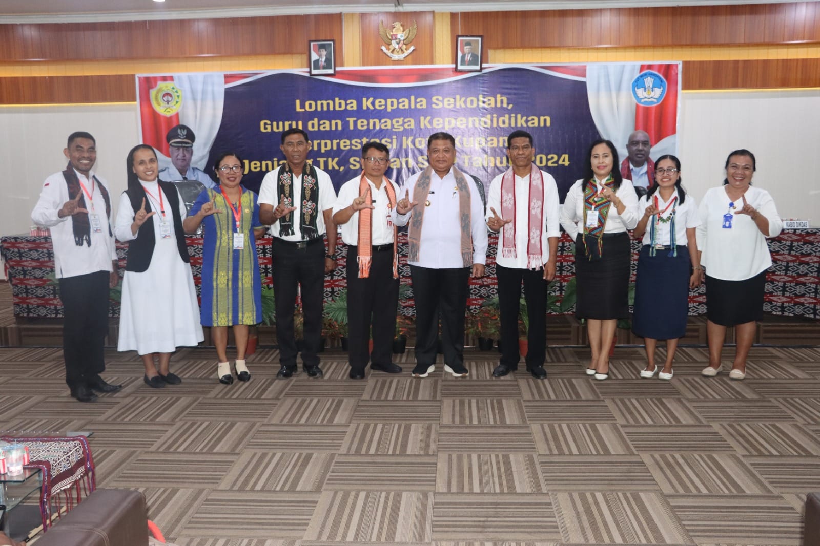 Sebanyak 79 orang peserta dari berbagai lembaga pendidikan di Kota Kupang mengikuti lomba sebagai tahapan dalam seleksi kepala sekolah, guru dan tenaga kependidikan berprestasi jenjang TK /PAUD, SD dan SMP se-Kota Kupang tahun 2024. Foto Prokopim Setd Kota Kupang.