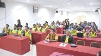 latihan baru Pemerintah Kota Kupang Provinsi Nusa Tenggara Timur mengelar bimbingan teknis (Bimtek) bagi para pelatih khususnys cabang olah raga Muaythai dan Kriket sebagai upaya mencetak atlit-atlit berprestasi di bidang olah raga khususnya pada cabang Muaythai dan Kriket.