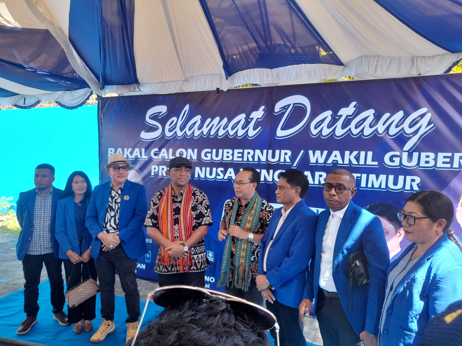 Pasangan Orias Petrus Moedak dan Sebastian Salang (Oase) secara resmi mendaftar diri sebagai bakal calon Gubernur dan bakal calon wakil Gubernur NTT ke Dewan Pimpinan Wilayah Partai Amant Nasional (DPW PAN) Nusa Tenggara Timur (NTT), Selasa.