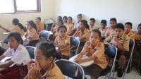 Para Siswa/Siswi SD Negeri Buraen I, Kecamatan Amarasi Selatan, Kabupaten Kupang. Foto Prokopim Setda Kabupaten Kupang.