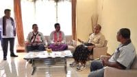 Penjabat Wali Kota Kupang, Linus Lusi melakukan inspeksi mendadak (sidak) di salah satu pasar besar dan agen/distributor minyak tanah di Kota Kupang, Selasa. Foto-HO Prokopim Setda Kota Kupang.