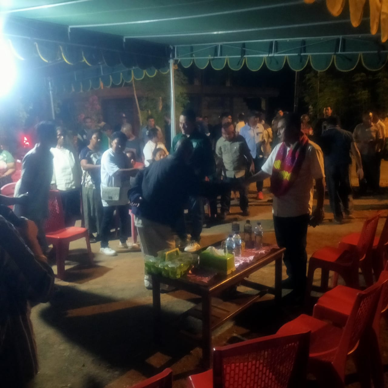 Warga Kabupaten Timor Tengah Selatan (TTS) di Kota Kupang mengatakan tetap konsisten memilih pasangan calon nomor urut 3 Simon Petrus Kamlasi dan Adrianus Garu sebagai Gubernur dan Wakil Gubernur NTT dalam pilkada 27 November 2024.