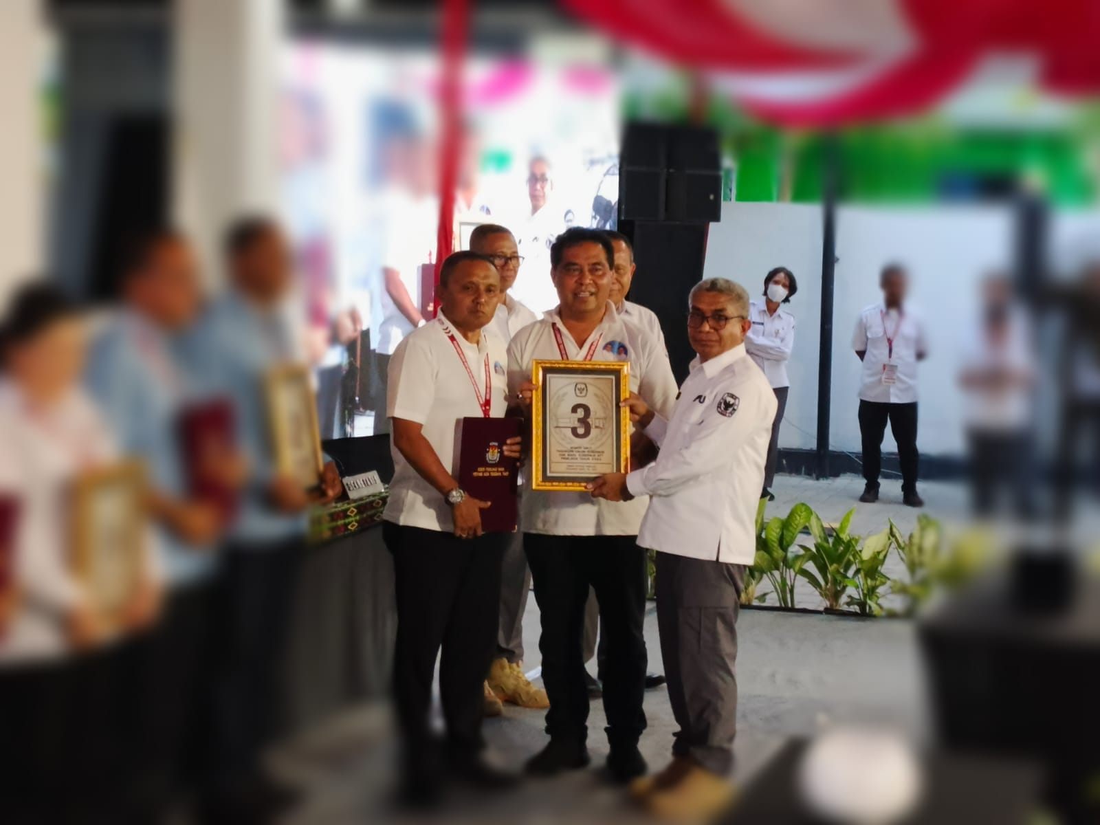 nomor urut Pasangan Simon Petrus Kamlasi-Adrianus Garu mendapat nomor urut 3 sebagai pasangan calon Gubernur dan Wakil Gubernur NTT pada Pilkada serentak NTT 27 November 20224.