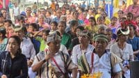 siga Safari Politik Pasangan Calon Gubernur dan Wakil Gubernur NTT Simon Petrus Kamlasi-Adrianus Garu (SPK-AG) di Kabupaten Sumba Barat Daya (SBD) mendapat sambutan luar biasa dari puluhan ribu massa.