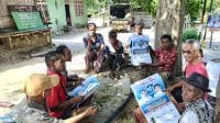 Para Relawan secara sukarela dan swadana mencetak atribut kampanye berupa kalender untuk Paket SIAGA dengan menggunakan biaya pribadi.
