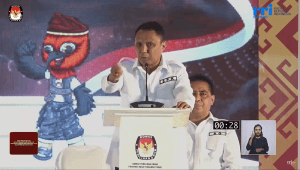 Paslon Gubernur dan Wakil Gubernur NTT, Simon Petrus Kamlasi (SPK) dan Andre Garu (AG) akan siap 24 jam untuk kepentingan rakyat. Hal ini diungkapkan SPK saat debat Paslon di Mileniun Ballrom, Rabu (23/10/2024) malam