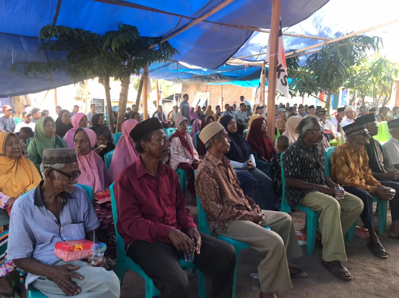 spk alor Masyarat Desa Baranusa Kecamatan Pantar Barat, Kabupaten Alor, Provinsi Nusa Tenggara Timur melakukan tatap muka bersama Calon Gubernur NTT nomor urut 3, Simon Petrus Kamlasi, Jumat.