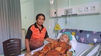 albinus Albinus (66), seorang wiraswasta yang merupakan peserta Jaminan Kesehatan Nasional (JKN) segmen Penerima Bantuan Iuran (PBI) ketika sedang dalam perawatan medis di rumah sakit.