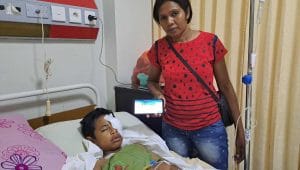 Yublina (36), seorang ibu rumah tangga yang tengah merawat anaknya di rumah sakit.