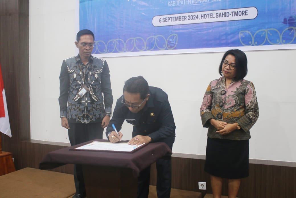 Pejabat Bupati Kupang Alexon Lumba melakukan Pencanangan dan Bimbingan Teknis Desa Cinta Statistik (Desa Cantik) 2024 dan Pembinaan Statistik Sektoral di Kabupaten Kupang yang di inisiasi oleh Badan Pusat Statistik Kabupaten Kupang dilakukan pada Jumat (6/9/2024).