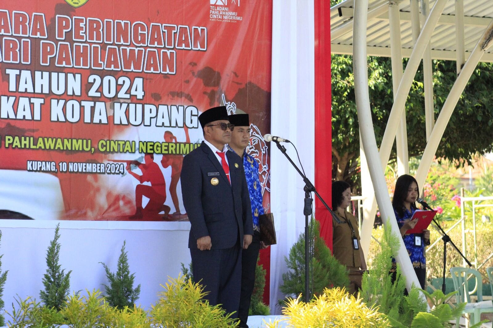 hapen Penjabat Wali Kota Kupang, Linus Lusi bertindak sebagai Inspektur Upacara pada peringatan Hari Pahlawan 2024 pada, Minggu (10/11).