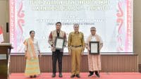 Sekretaris Daerah Kota Kupang, Fahrensy Priestly Funay (kanan) menghadiri acara perdana Kupang Innovation Award 2024 yang diselenggarakan oleh Pemerintah Kota Kupang melalui Badan Penelitian dan Pengembangan Daerah.