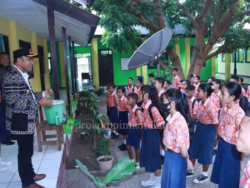 don bosko 1 Penjabat Wali Kota Kupang, Linus Lusi, S.Pd., M.Pd saat mengunjungi sejumlah sekolah di Kecamatan Kota Lama, Kamis (28/11)