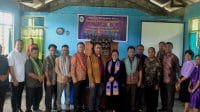 fatulu yos Keteranga Foto : Pj Bupati Kupang Alexon Lumba bersama Calon Bupati Kupang terpilih Yosep Lede hadir dalam perayaan syukuran HUT pertama Klasis Fatuleu Barat, di Gereja Imanuel Barate, Desa Poto Kecamatan Fatuleu Barat, Minggu (1/12). Foto Prokopim Setda Kabupaten Kupang.