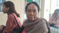 Kristina (61), seorang ibu rumah tangga yang terdaftar sebagai peserta JKN pada segmen Penerima Bantuan Iuran (PBI)