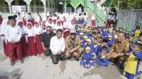 nurul 1 Penjabat Wali Kota Kupang, Linus Lusi, S.Pd., M.Pd melakukan kunjungan ke Madrasah Ibtidaiyah (MI) Nurul Huda, Naikoten I, Senin (2/12)