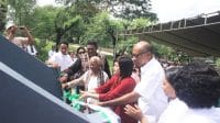 tragedi 1 Pelaksana Tugas Sekretaris Daerah (Plt.Sekda) Kabupaten Kupang, Marthen Rahakbauw pada Sabtu (7/12) saat pengresmin tuggu tragedi 65 Oesao, Sabtu. Foto Prokopim Setda Kabupaten Kupang