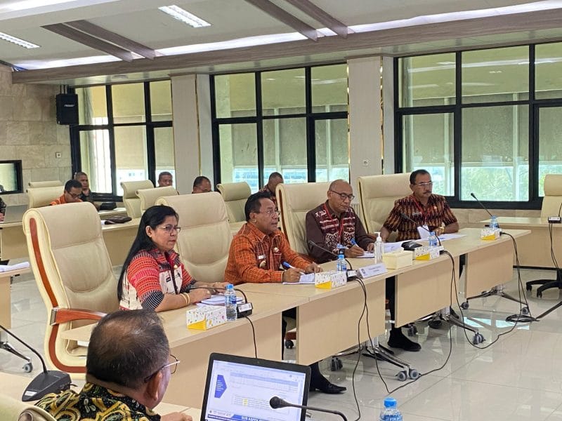 Keterangan Foto: Pj. Bupati Kupang Alexon Lumba telah menyampaikan laporan evaluasi kinerja triwulan III tahun 2025 di Inspektorat Jenderal Kementerian Dalam Negeri RI di Jakarta, Kamis (16/1-2025). Foto/MEDIASI NTT.COM/HO- Prokopim Setda Kabupaten Kupang.