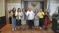 Penjabat Wali Kota Kupang, Linus Lusi, Rabu saat menerima kunjungan Pengurus Ikatan Bidan Indonesia (IBI) NTT, Rabu.