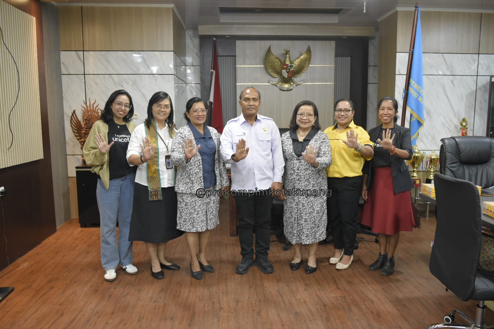 ibi Penjabat Wali Kota Kupang, Linus Lusi, Rabu saat menerima kunjungan Pengurus Ikatan Bidan Indonesia (IBI) NTT, Rabu.