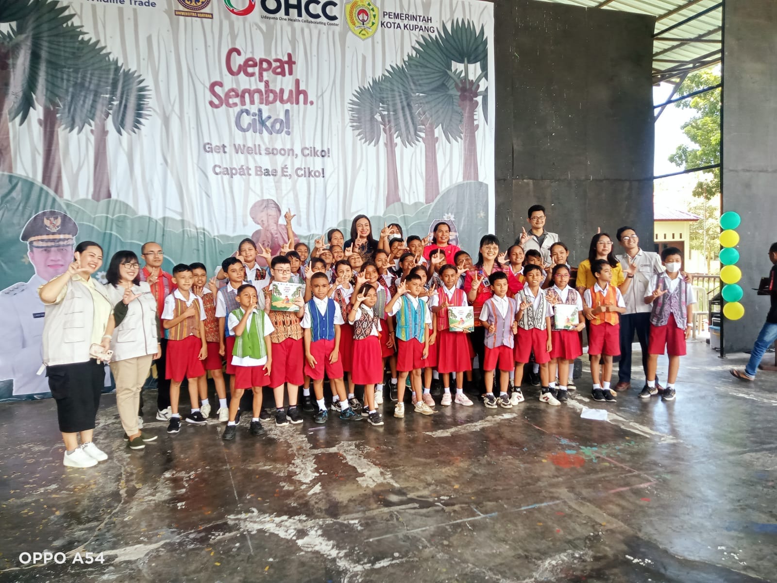 Wakil Wali Kota Kupang, Serena Francis saat kegiatan melaunching buku dan Storytelling Buku “Cepat Sembuh, Ciko” bertempat di Taman Budaya Gerson Poyk Kupang, Kamis (10/4). Foto MEDIASI NTT.COM/BENNY JAHANG
