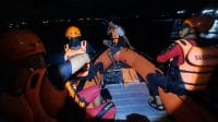sar baru 2 Tim SAR dari Kantor Pencarian dan Pertolongan Kupang sedang melakukan pencarian terhadap korban perahu kayu yang terbalik di pantai Oeba, Rabu. HO-Basarnas Kupang.
