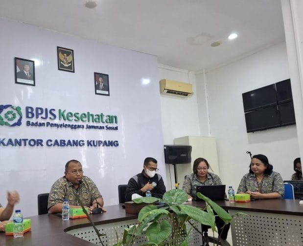 Kepala Badan Penyelengara Jaminan Sosial (BPJS) Kesehatan Kupang, Ario Trisaksono saat kegiatan media gatering di Kupang, Rabu (4/6).