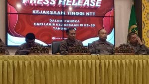 Kajati NTT, Zet Tadung Allo (kedua dari kiri) FOTO/ MEDIASI NTT.COM/BENNY