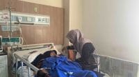 – Khadijah Halim (75), warga Ende Selatan, Kabupaten Ende saat menjalani penggobatan di Kupang.