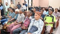 Warga penerima santunan dampak pembangunan Bendungan Manikin/Tefmo menerima santunan dari Kementerian Pekerjaaan Umum RI, khususnya Balai Besar Wilayah Sungai Nusa Tenggara II