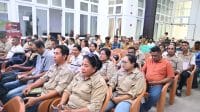 Bupati Kupang Yosef Lede saat membuka kegiatan sosialisasi One Village One Product (OVOP) dalam rangka pengembangan produk berbasis potensi lokal di Kabupaten Kupang, di Oelamasi, ibu kota Kabupaten Kupang, Senin (17/11/2025. Foto Prokopim Setda Kabupaten Kupang