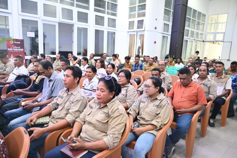 kupag Bupati Kupang Yosef Lede saat membuka kegiatan sosialisasi One Village One Product (OVOP) dalam rangka pengembangan produk berbasis potensi lokal di Kabupaten Kupang, di Oelamasi, ibu kota Kabupaten Kupang, Senin (17/11/2025. Foto Prokopim Setda Kabupaten Kupang