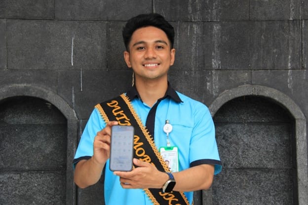 Gilbert Yesaya Haninuna (23) sebagai Duta Mobile JKN dari Rumah Sakit St. Carolus Borromeus Kupang