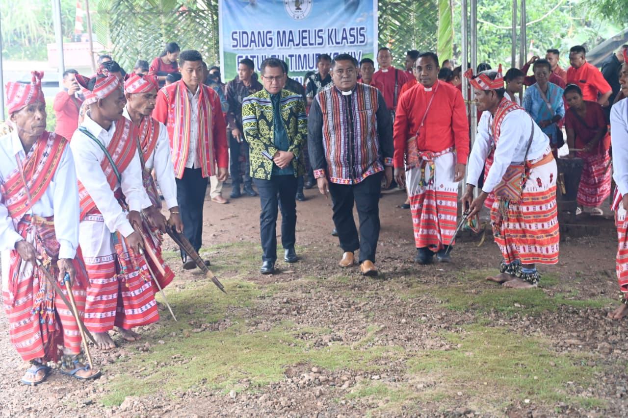 GERE1 diungkapkan Bupati Kupang Yosef Lede menghadiri pembukaan Sidang Klasis Fatuleu Timur ke-XIV Tahun 2026, di Gereja GMIT Betel Nunasi, Desa Tanini, Kecamatan Takari, Minggu.