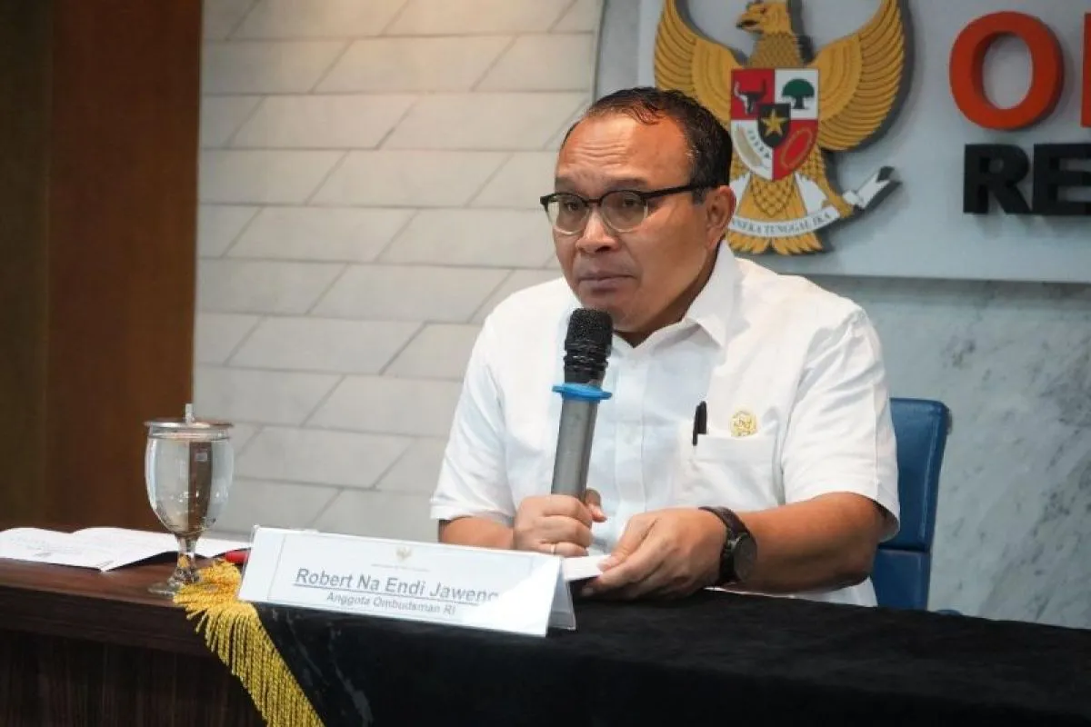 - Robertus Na Endi Jaweng salah seorang putra terbaik dari Provinsi Nusa Tenggara Timur masuk dalam jajaran anggota Ombudsman Republik Indonesia
