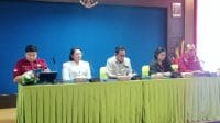 jefri bale 3 Foto MEDIASI NTT.COM/BENY- Rektor Universitas Nusa Cendana Kupang, Rektor Undana Kupang Prof. Dr. Ir. Jefri S. Bale (Ketiga dari kiri) sat memberikan keterangannya kepada wartawan di Kupang, Selasa,