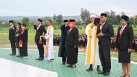 lantik 3 Bupati Kupang Yosef Lede melantik dan mengukuhkan Pejabat Administrator, Pejabat Pengawas, Pejabat Fungsional, Kepala Puskesmas dan Kepala Sekolah di Lingkungan Pemerintah Kabupaten Kupang, berlangsung di Lapangan Upacara Kantor Bupati Kupang.
