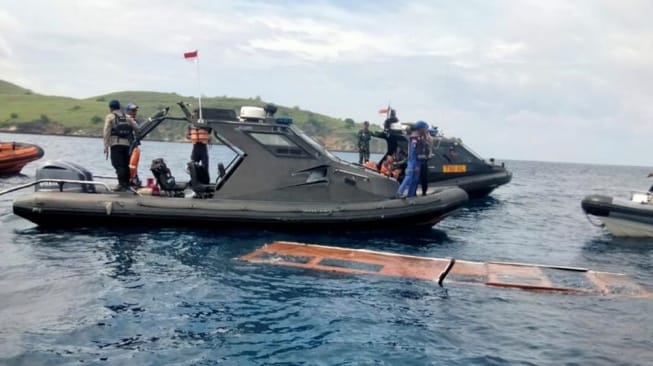 sakina Kecelakaan KM Putri Sakinah di Labuan Bajo, Manggarai Barat menambah panjang daftar kasus kecelakaan kpal laut di kawasan wisata Komodo.
