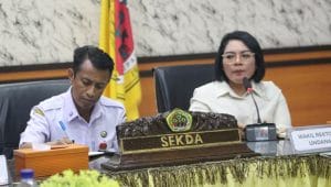 Sekretaris Daerah Kabupaten Kupang, Mateldius Sanam, Rabu (11/2), menggelar pertemuan koordinasi bersama Wakil Rektor I Bidang Akademik Undana, Prof. Dr. drh. Annytha I. R. Detha, M.Si terkait pembahasan rencana kegiatan penilitian dan pengabdian yang relevan dengan kebutuhan dan prioritas Pembangunan daerah Kabupaten Kupang.