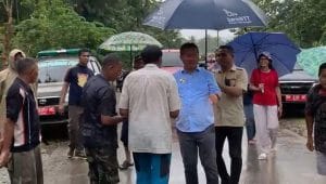 Bupati Kupang, Yosef Lede, Jumat (12/2), melakukan kunjugan kerja ke kecamatan Fatuleu Barat, daerah yang selama ini terkenal sebagai daerah terdampak bencana alam di musim penghujan, baik itu karena banjir besar maupun jembatan putus.