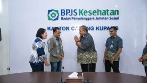 FOTO HUMAS UNDANA - Plt. Wakil Rektor Bidang Perencanaan, Kerja Sama, dan Sistem Informasi Undana, Prof. Dr. drh. Annytha I. R. Detha, M.Si melakukan audensi dengan Kepala BPJS Kesehatan Cabang Kupang, dr. Ario Trisaksono, S.H., M.H untuk menjajaki kerjasama dalam bidang pelayanan kesehatan bagi pasien BPJS Kesehatan.