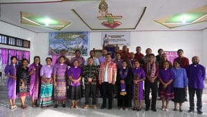 Bupati Yosef Lede saat menghadiri pembukaan Sidang Majelis Klasis Amabi Oefeto Timur ke-7 dan Perayaan Hari Ulang Tahun ke-25 Gereja Bethania Kuanfeu yang berlangsung di Gedung Kebaktian Jemaat Bethania Kuanfeu, Desa Oeniko, Kecamatan Amabi Oefeto Timur, Minggu (15/02/2026) siang. FOTO/PROKOPIM SETDA KABUPATEN KUPANG