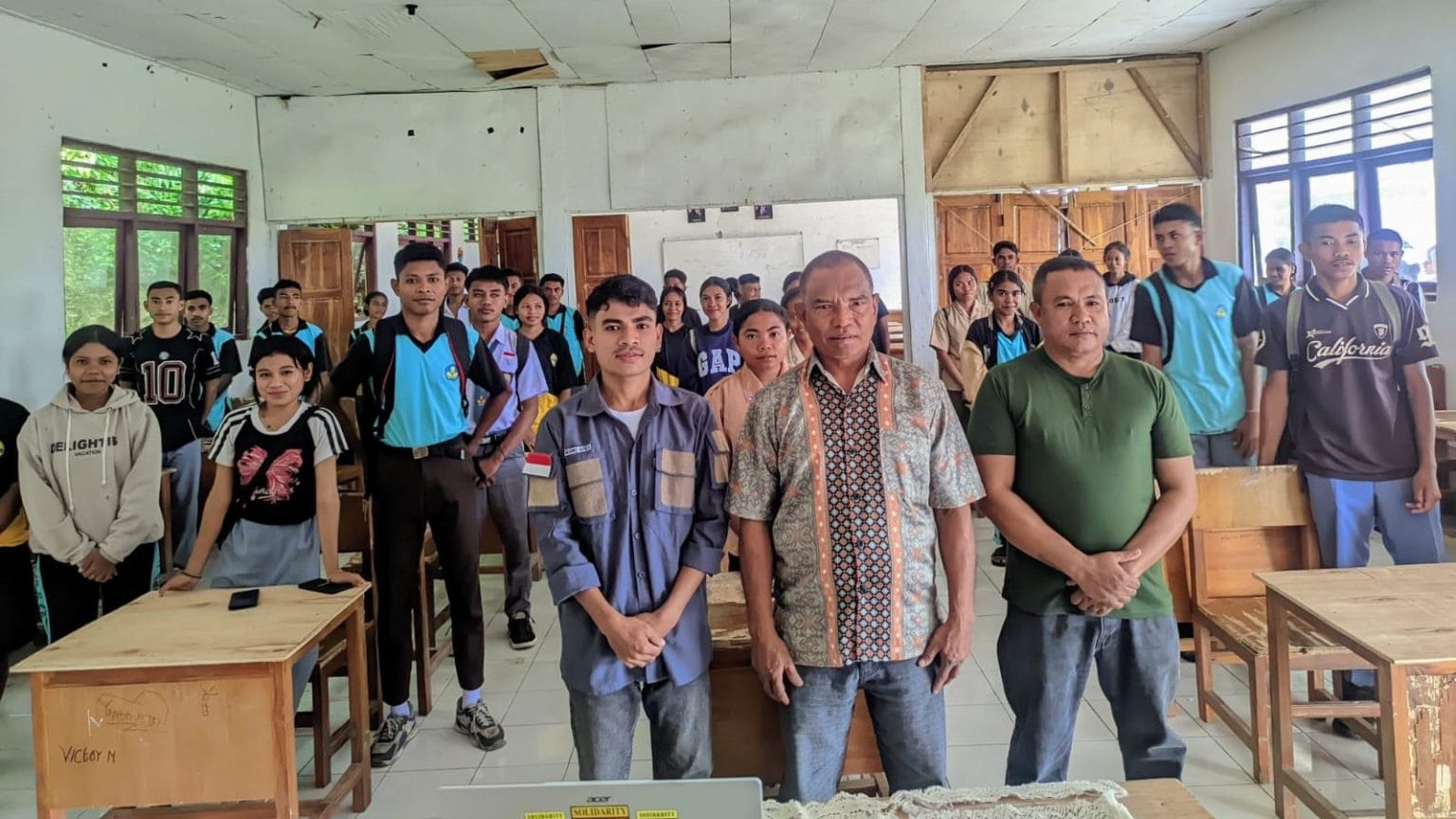 KETERAGAN FOTO. HO-HUMAS UNDANA - Badan Legislatif Mahasiswa (BLM) Fakultas Peternakan, Kelautan, dan Perikanan (FPKP) Undana melakukan edukasi bagi siswa-siswi SMAN 2 Amarasi Timur, Kabupaten Kupanguntuk mengikuti kuliah demi meningkatkan kuliatas sumber daya manusia (SDM) NTT, Sabtu (14/2/2026)