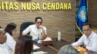 FOTO/ HUMAS UNDANA - Rektor Universitas Nusa Cendana (Undana), Prof. Dr. Ir. Jefri S. Bale, S.T., M.Eng memimpin rapat kerja maraton di tiga biro strategis, yakni Biro Umum dan Keuangan (BUK), Biro Akademik dan Kemahasiswaan (BAK), serta Biro Perencanaan dan Kerja Sama (BPKS, Senin (2/2/2026).