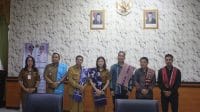 suba tengah Wakil Bupati Kupang Aurum Titu Eki menerima kunjungan kerja dari DPRD Kabupaten Sumba Tengah dipimpin Ketua DPRD Arpud Umbu Mangalema, juga Wakil Ketua I Ignatius Umbu Tiba dan Wakil Ketua II Eman Jurumana di Kantor Bupati Kupang, Selasa 24/02/2026.