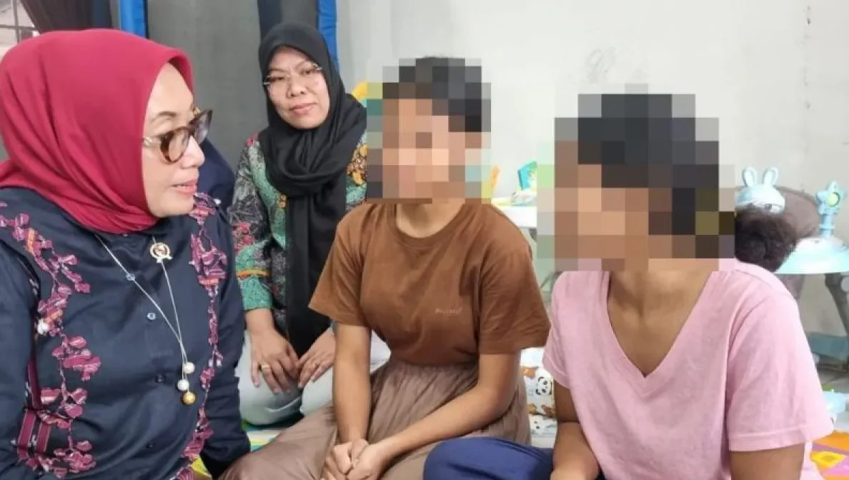 Menteri Pemberdayaan Perempuan dan Perlindungan Anak (PPPA) Arifah Fauzi menemui dua anak perempuan asal Nusa Tenggara Timur (NTT), yang menjadi korban tindak pidana perdagangan orang (TPPO) di Medan, Sumatra Utara.